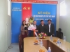 Đ/c Trần Anh Tuấn - Q. Chánh Văn phòng UBND tỉnh Quảng Trị tặng hoa chúc mừng Chi cục Văn thư - Lưu trữ